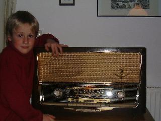 Grundig-RadioJunge